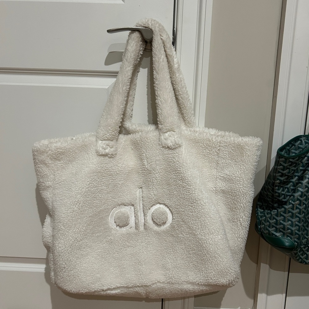 ALO Yoga Sherpa White Tote Bag